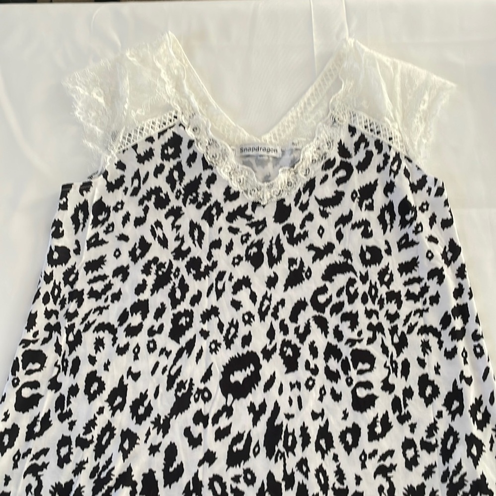 Snapdragon black/white leopard with lace sleeves and neckline. NWOT